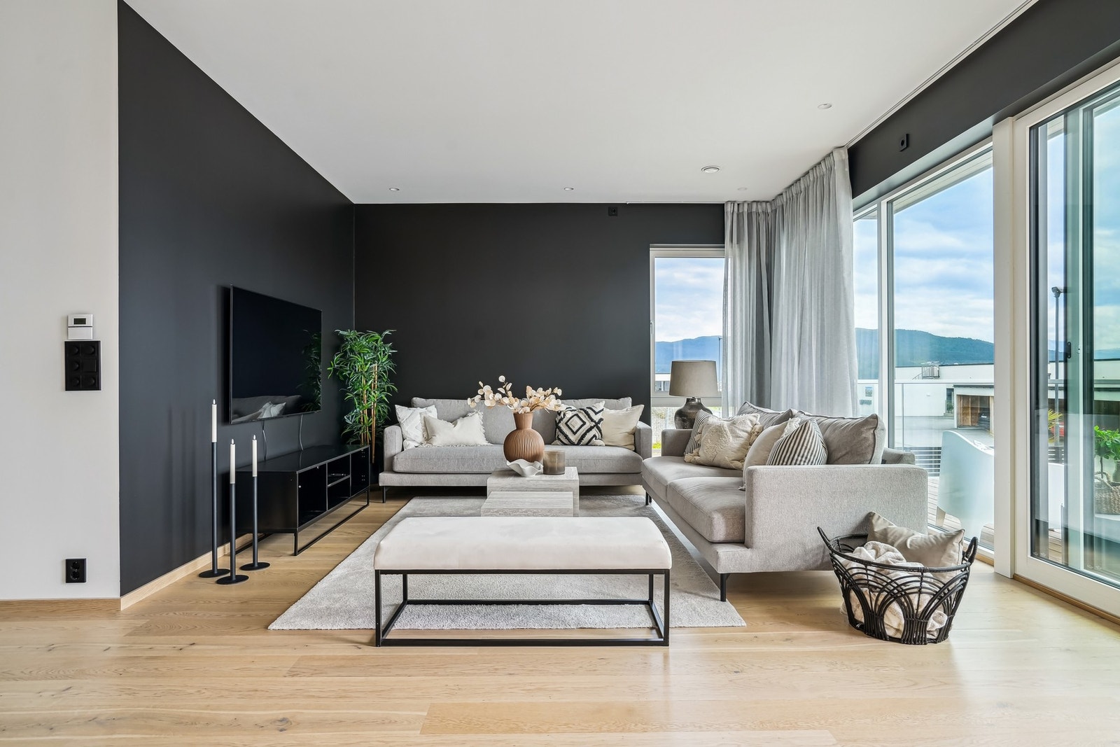 Komforten i boligen ivaretas av balansert ventilasjon og vannbåren gulvvarme. Galleribilde