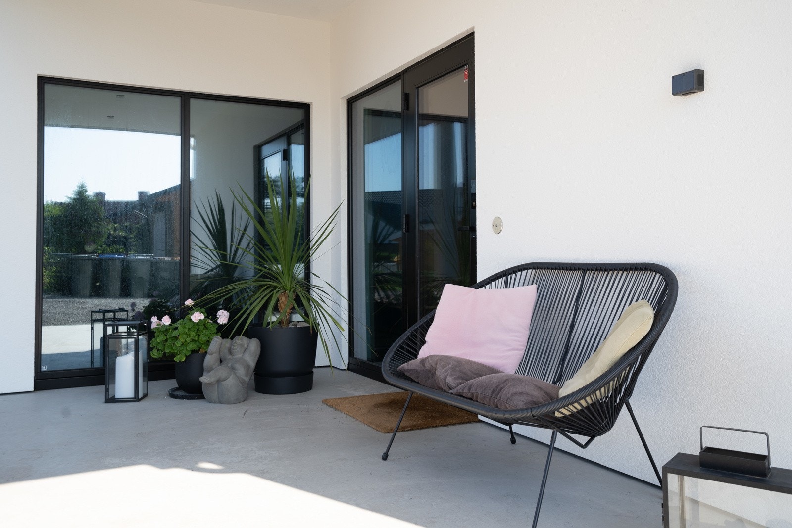 Overbygget og lunt inngangsparti Galleribilde