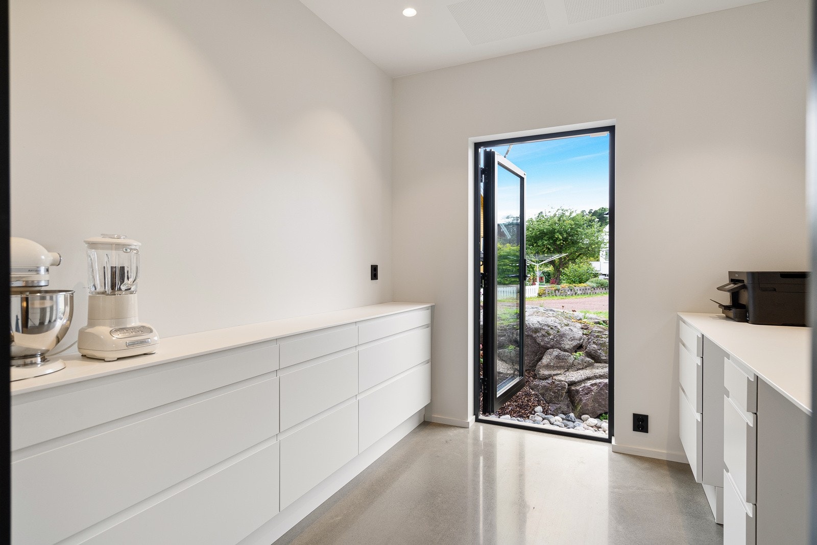 Praktisk grovkjøkken på innsiden av kjøkkenet. Galleribilde