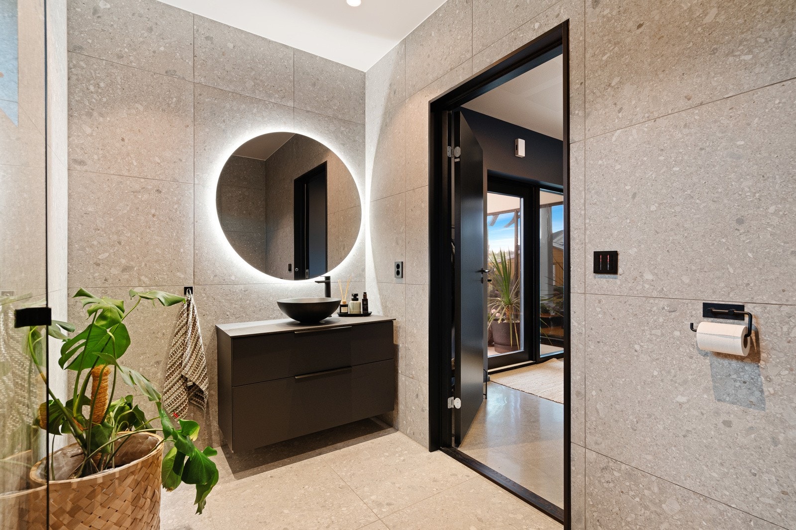 Bad med dusj og wc på hovedplan Galleribilde