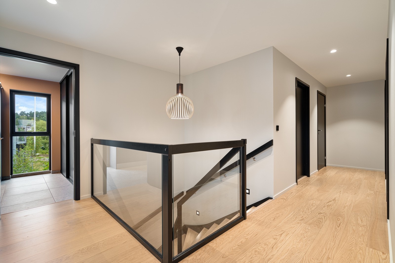 Her finner du hele 4 soverom en stue, vaskerom og 2 bad Galleribilde