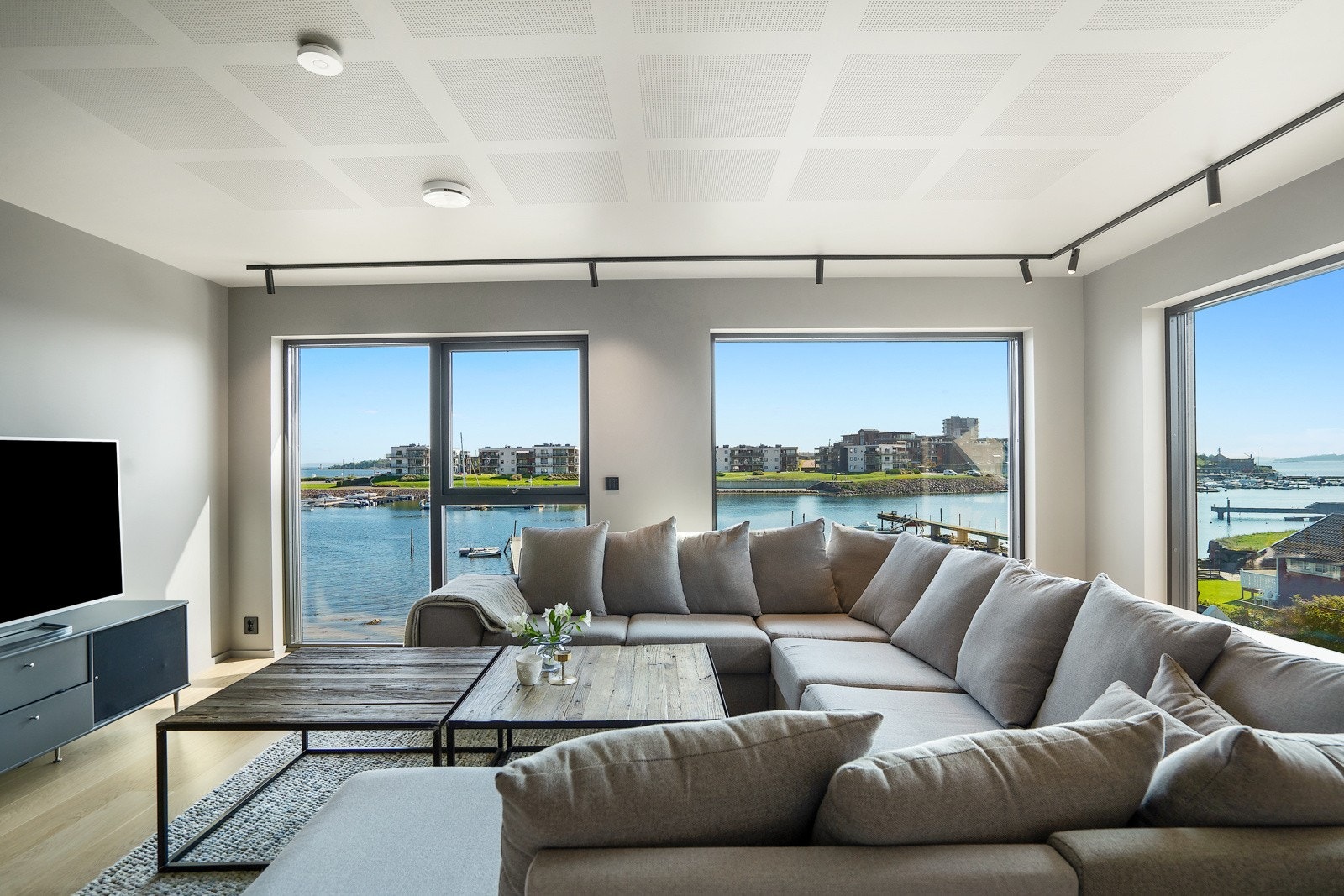 Stor tv stue i 2. etg. - Legg merke til utsikten Galleribilde