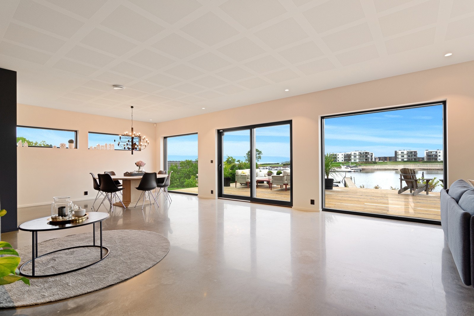 Her lever du med sjøen tett på Galleribilde