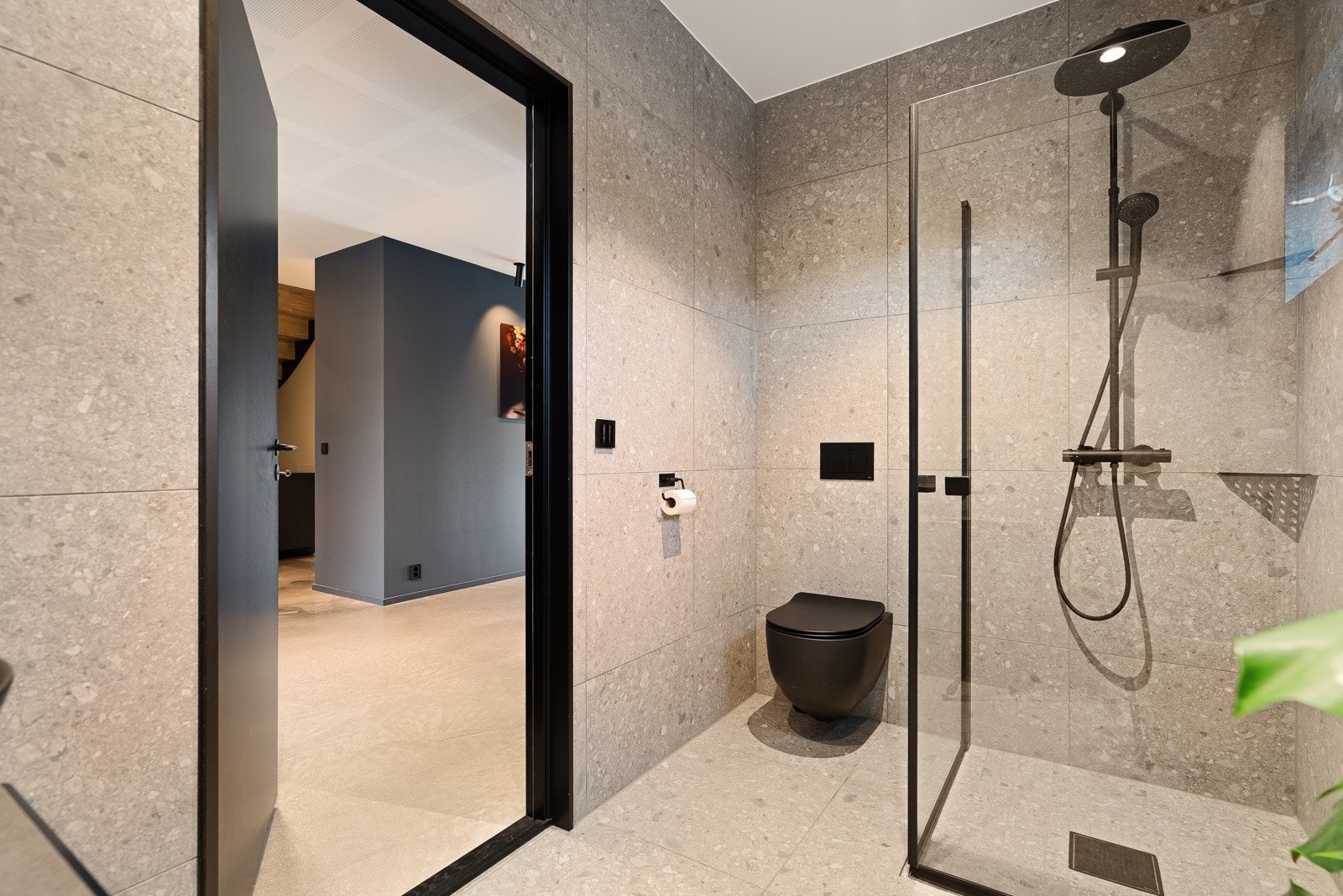 Bad med dusj og wc på hovedplan Galleribilde