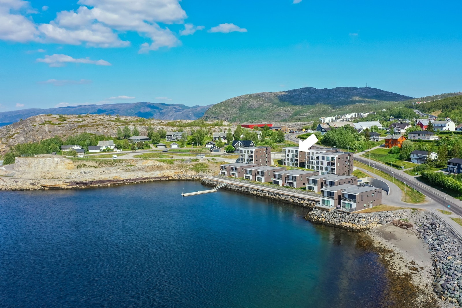 Nydelig beliggenhet like ved sjøkanten Galleribilde