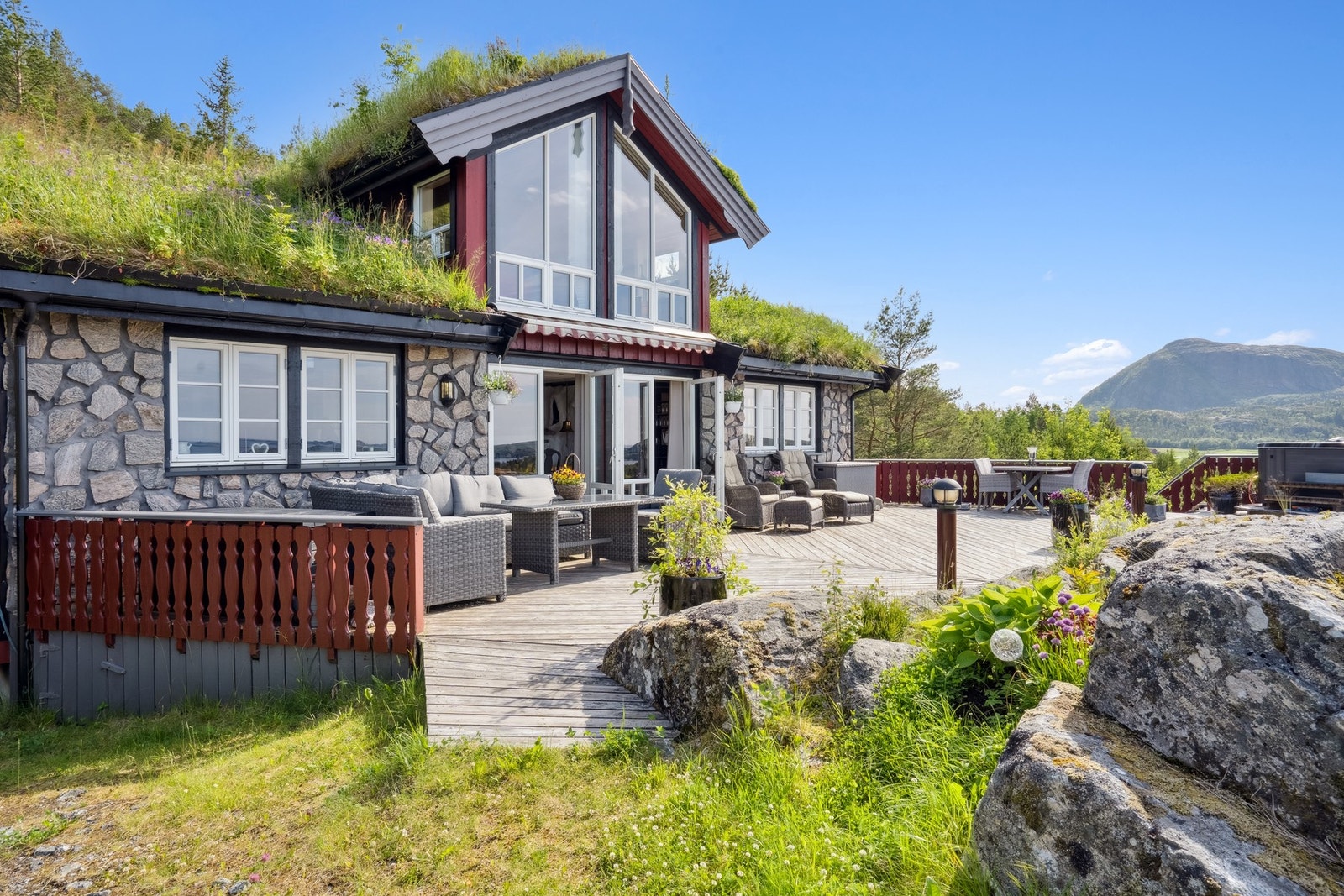 En svært flott fritidsbolig med fantastisk beliggenhet i vakre, idylliske naturområder. Galleribilde