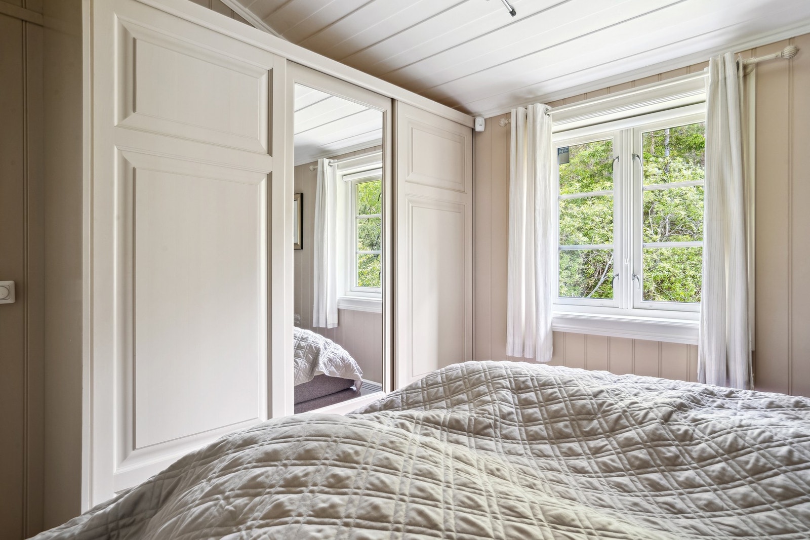 Rommene har plass til garderobeløsninger. Galleribilde