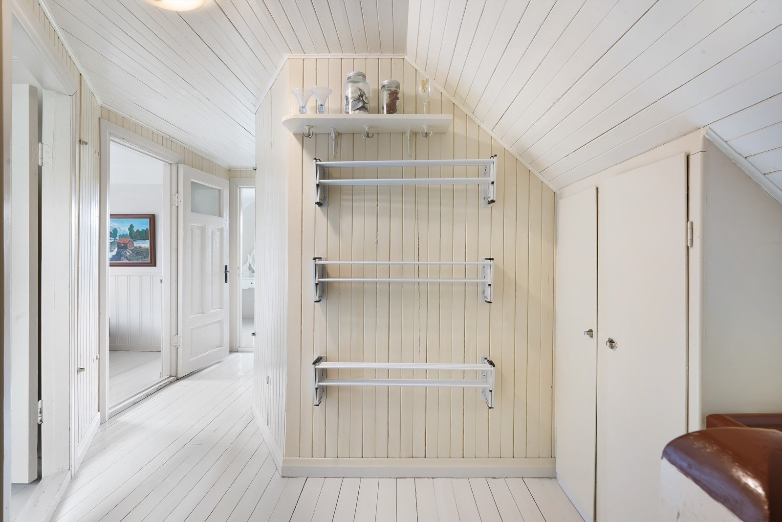 Himlingluke i gangen opp til mørkeloft. Galleribilde