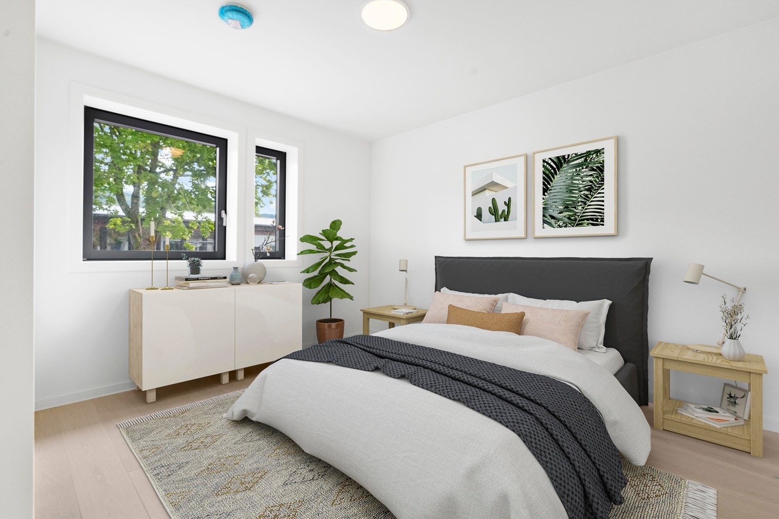 Leiligheta har to soverom med god plass til både seng og garderobeløysingar. Galleribilde