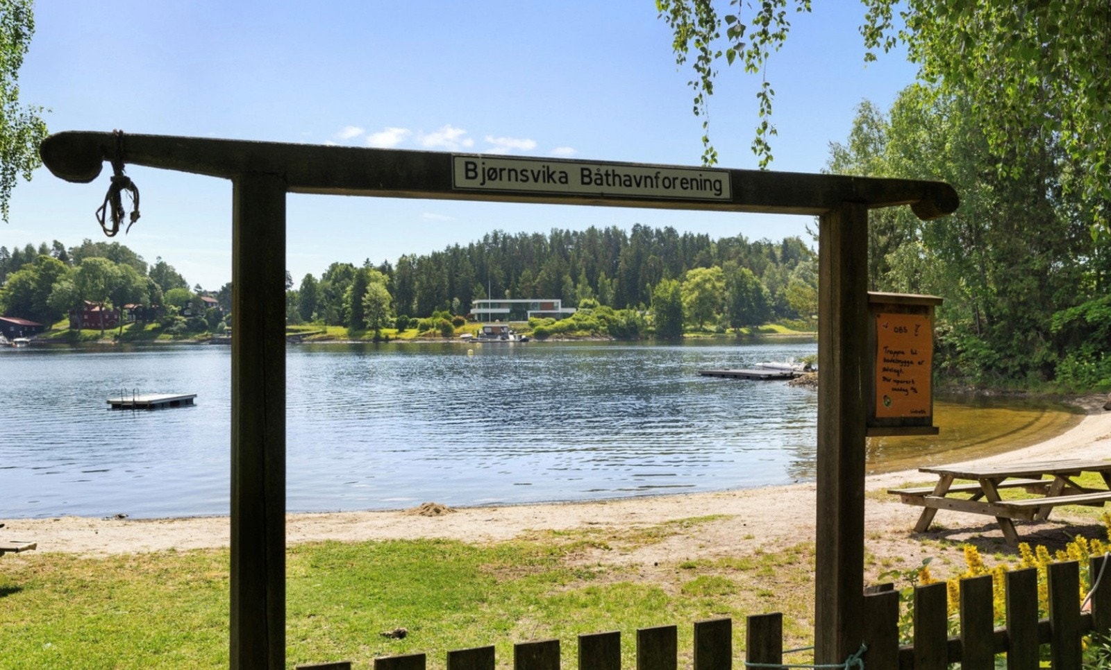 Eiendommen har tilgang til felles privat badestrand. Galleribilde