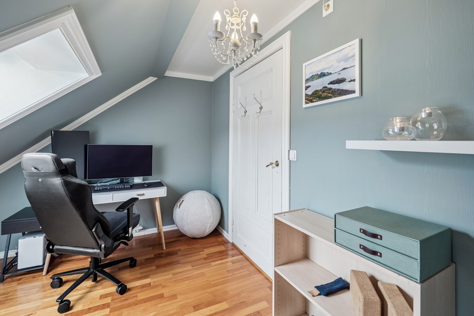 Her har man god plass til skrivepult eller klesskap, avhengig av hva man ønsker. Galleribilde