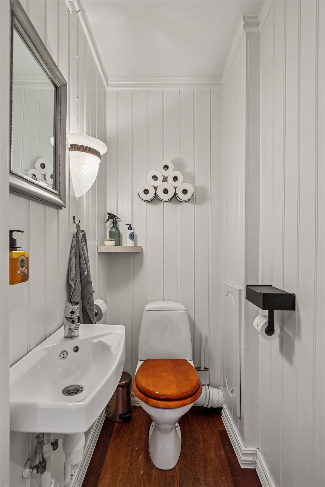 Leiligheten har ett separat toalett. Galleribilde