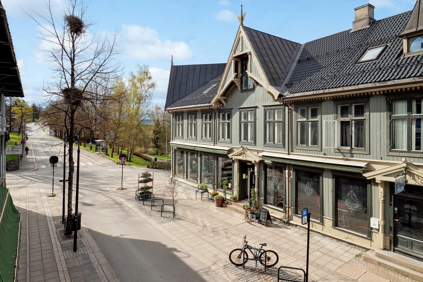 Det er enkel adkomst til leiligheten fra gågata i Lillehammer. Galleribilde