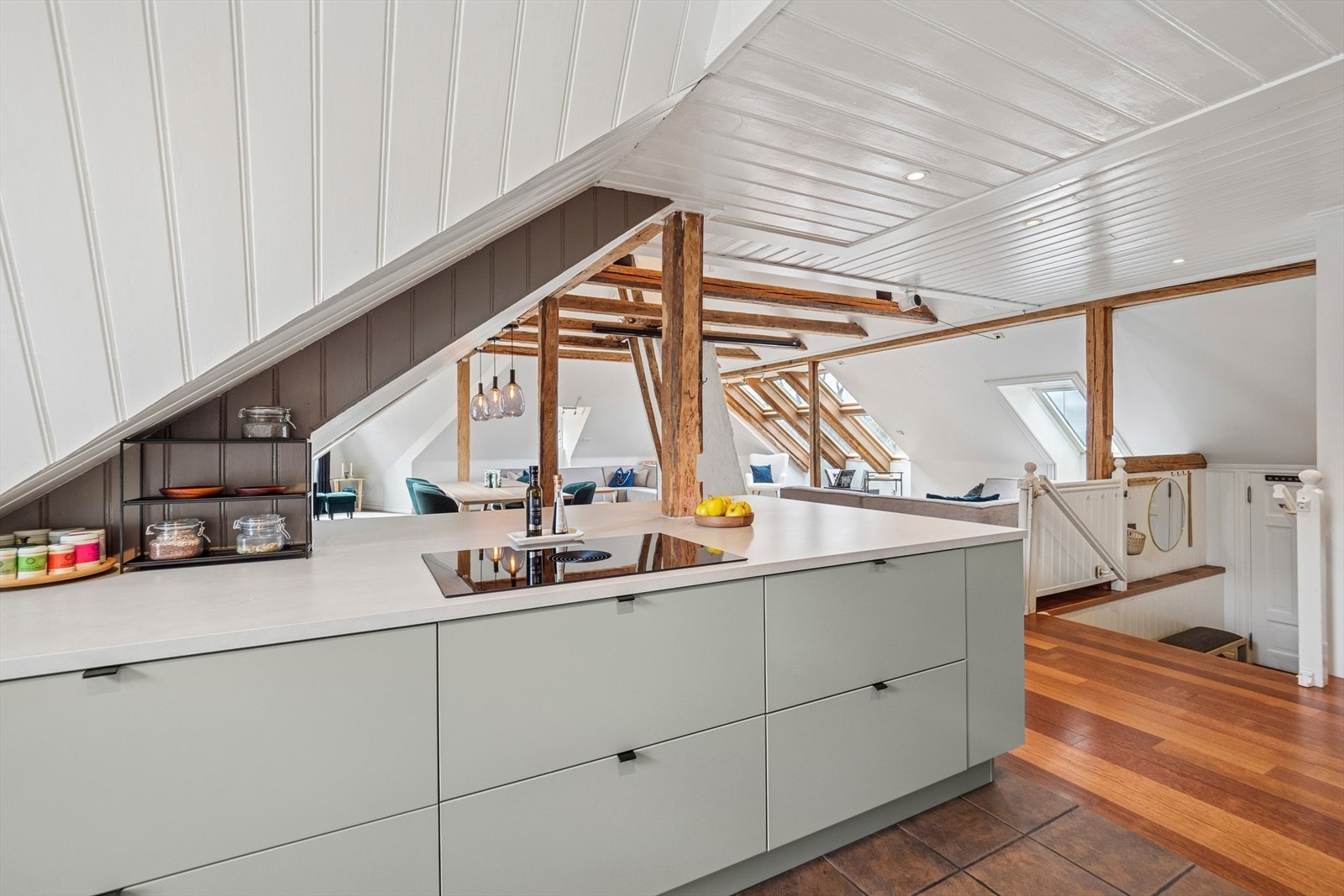 Integrert ventilator i platetoppen, som gir god oversikt mot stuen. Galleribilde