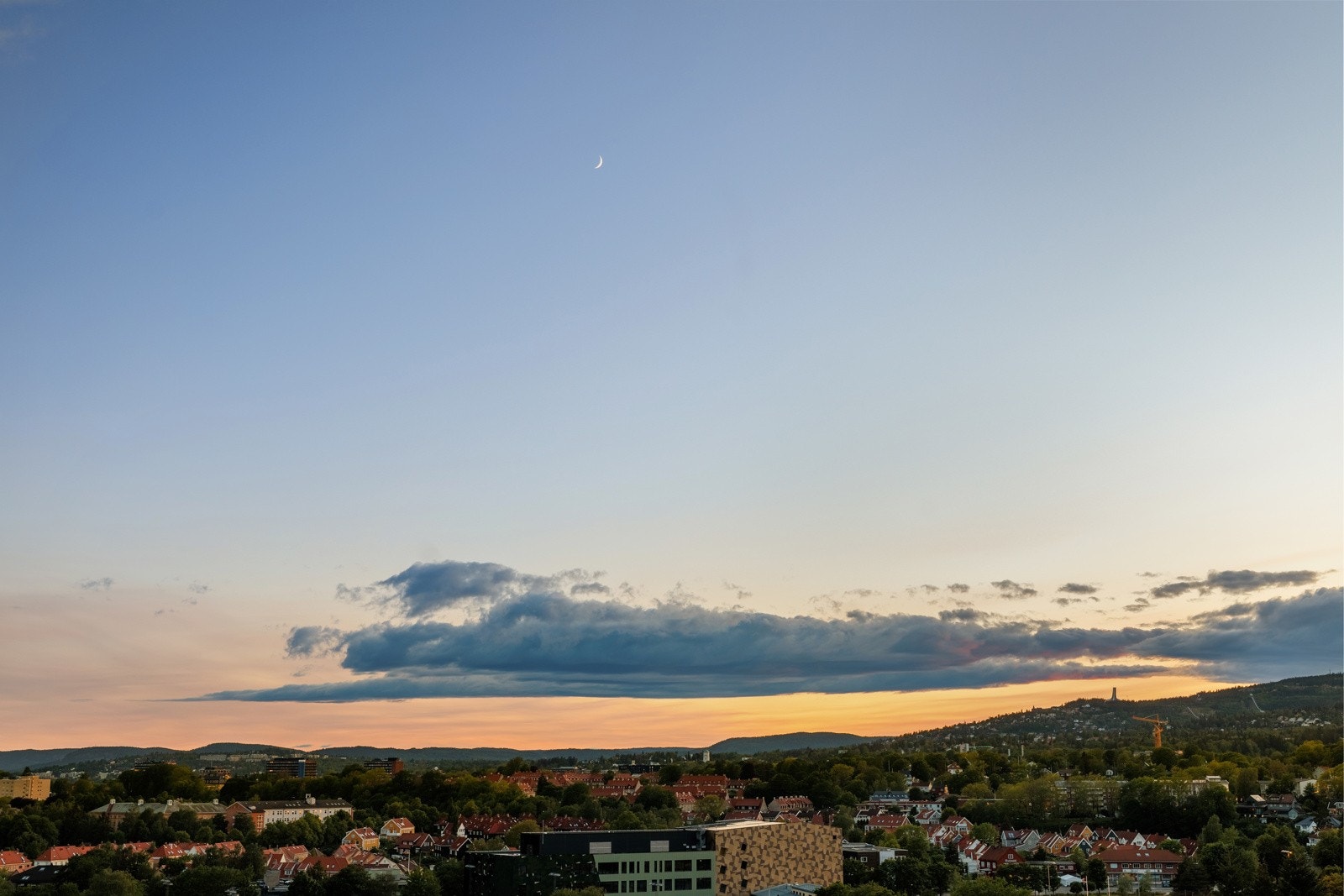 Takterrassen har optimale solforhold og fantastisk utsikt over byen! Galleribilde