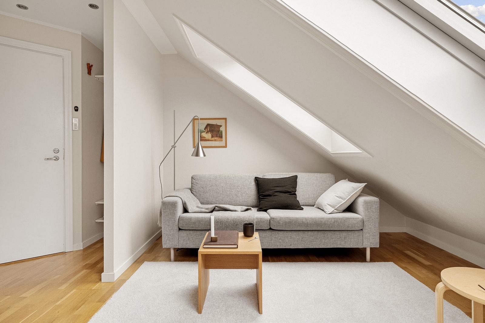 Plass til å dele opp i sofagruppe og spisegruppe. Galleribilde