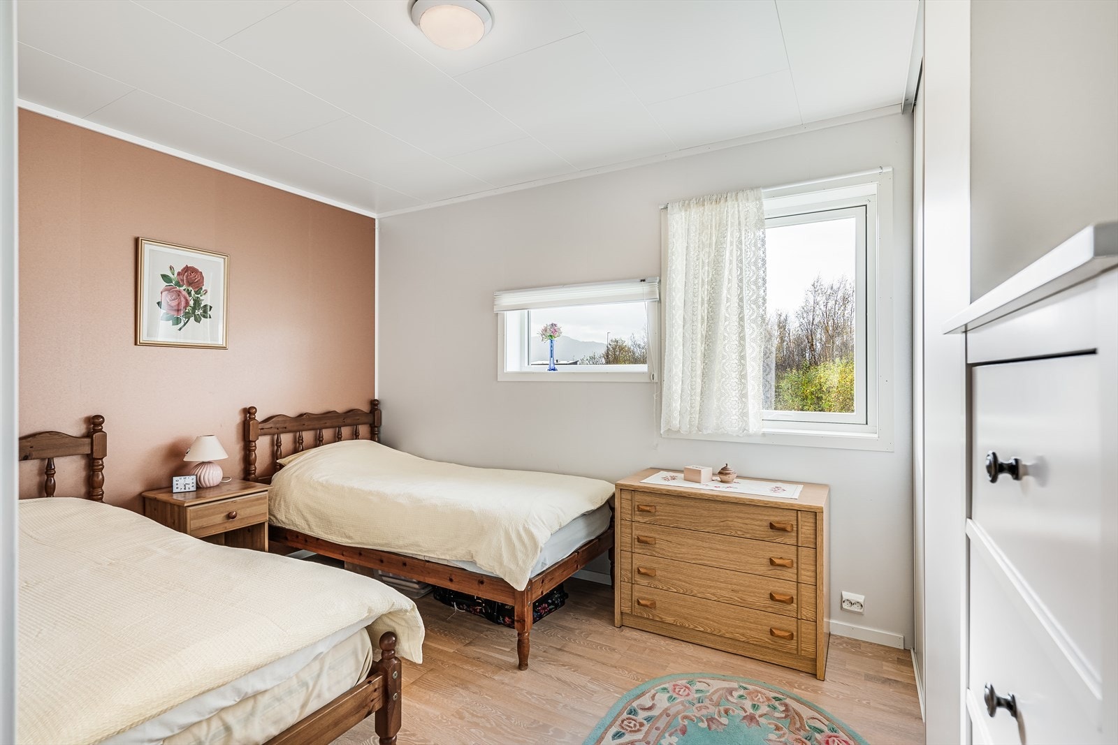 Leiligheten inneholder to soverom. Hovedsoverommet er på ca. 11m². Galleribilde