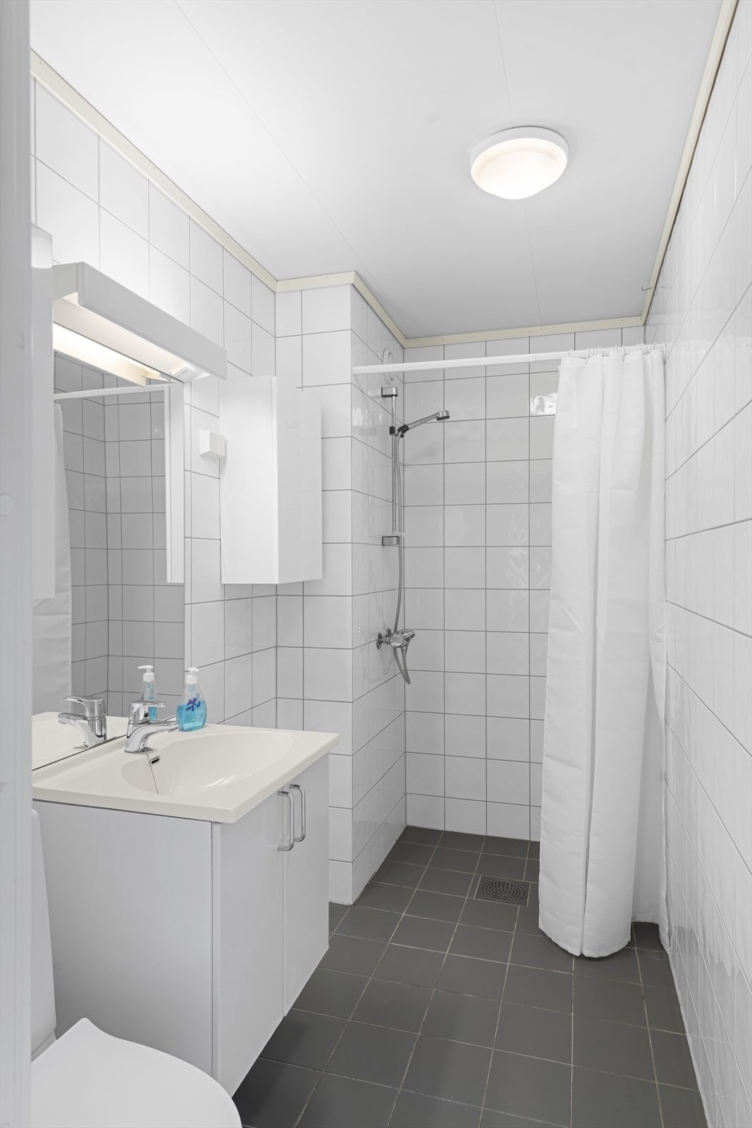 Bad med opplegg for vaskemaskin. Galleribilde