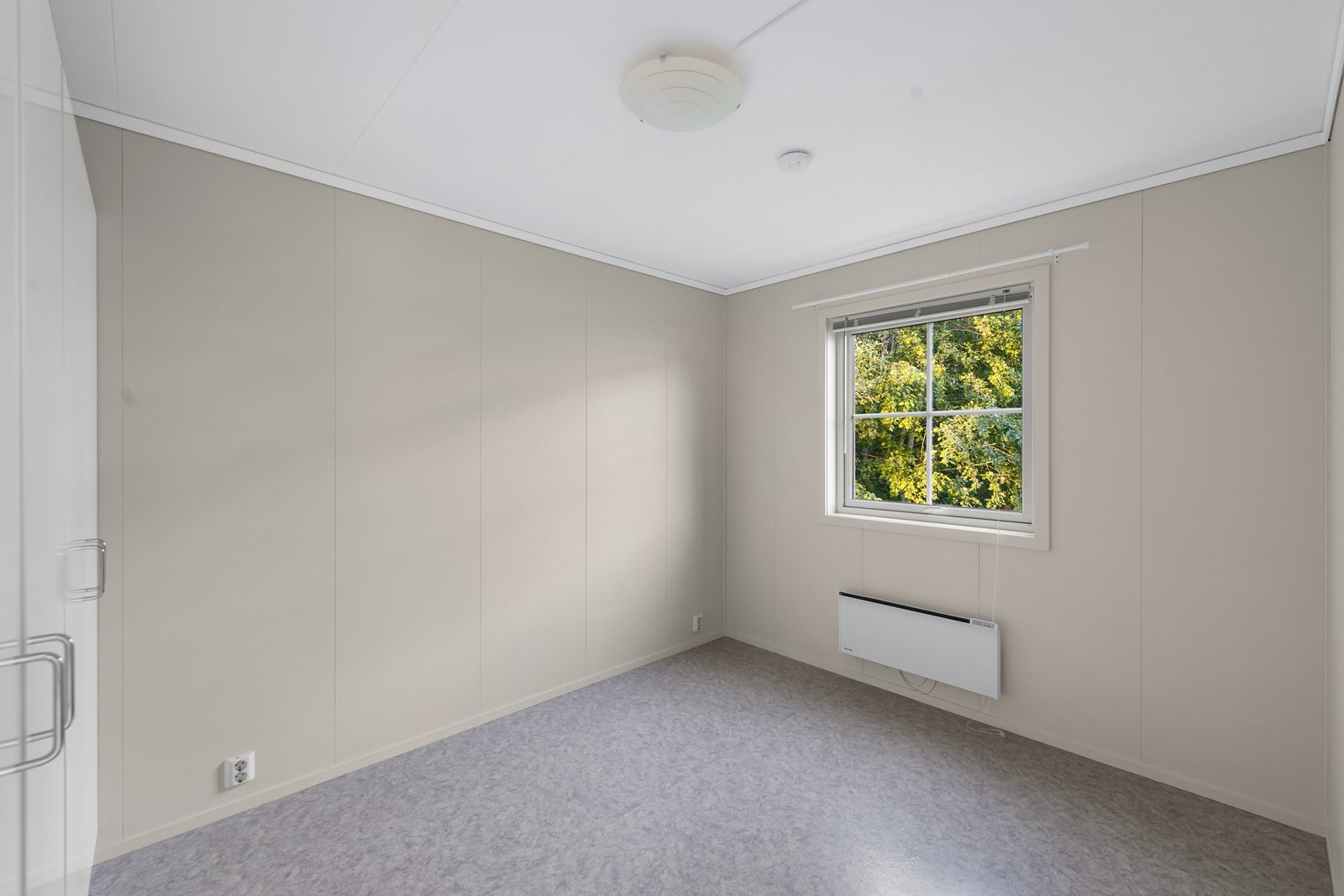 Lyst soverom meg garderobeløsning Galleribilde