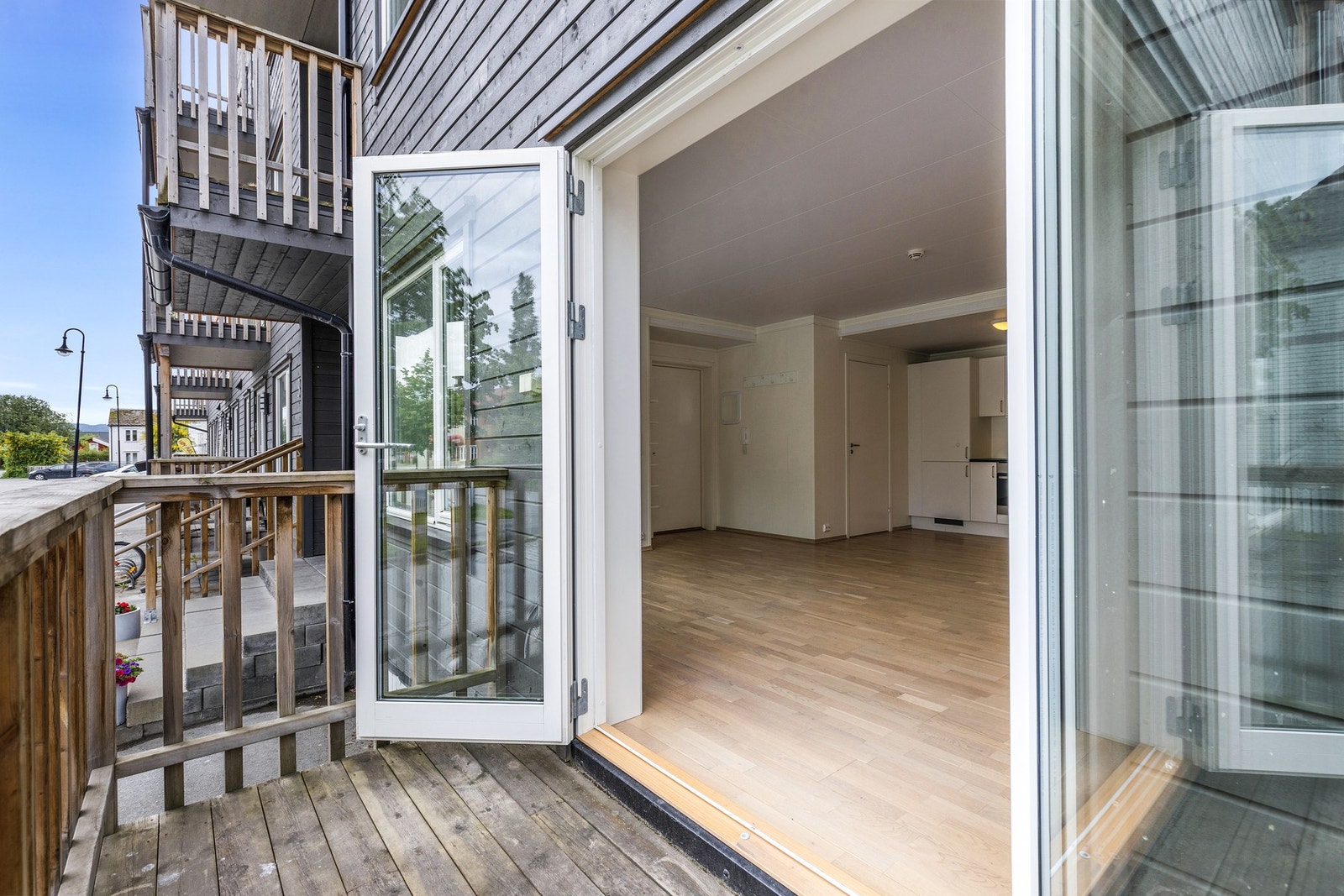 Balkong vendt mot Wergelandsvegen. Galleribilde