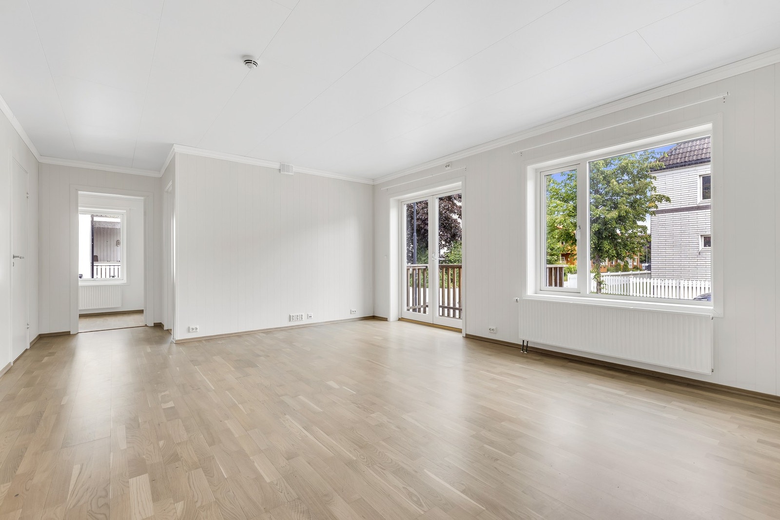 I stue har du store vindusoverflater som gir rikelig med naturlig lysinnslipp. Galleribilde