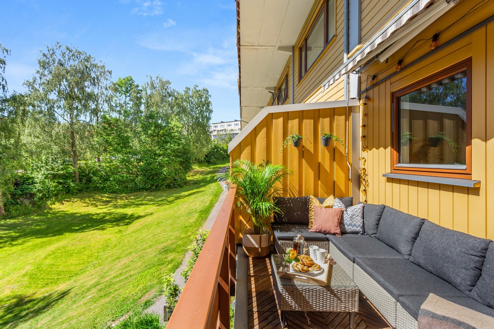 Her kan du nyte sommerhalvåret til det fulle. Gode solforhold, stille og rolig i usjenerte omgivelser. Galleribilde