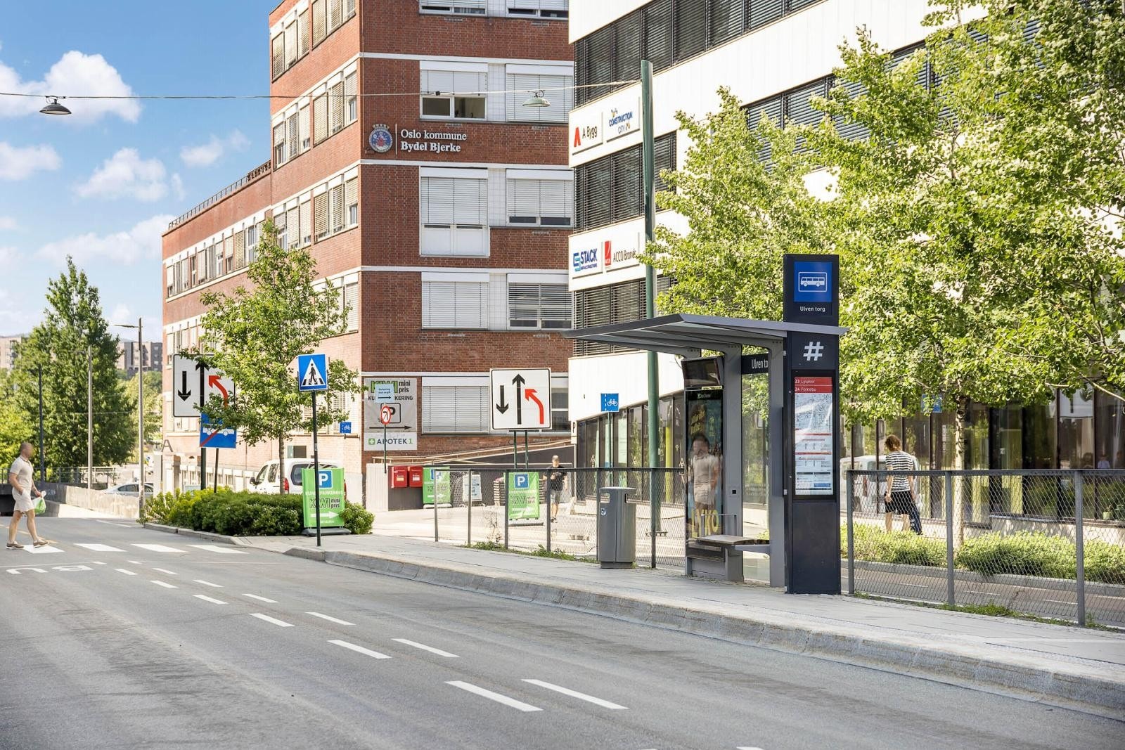 Bussholdeplass like utenfor boligen. Galleribilde