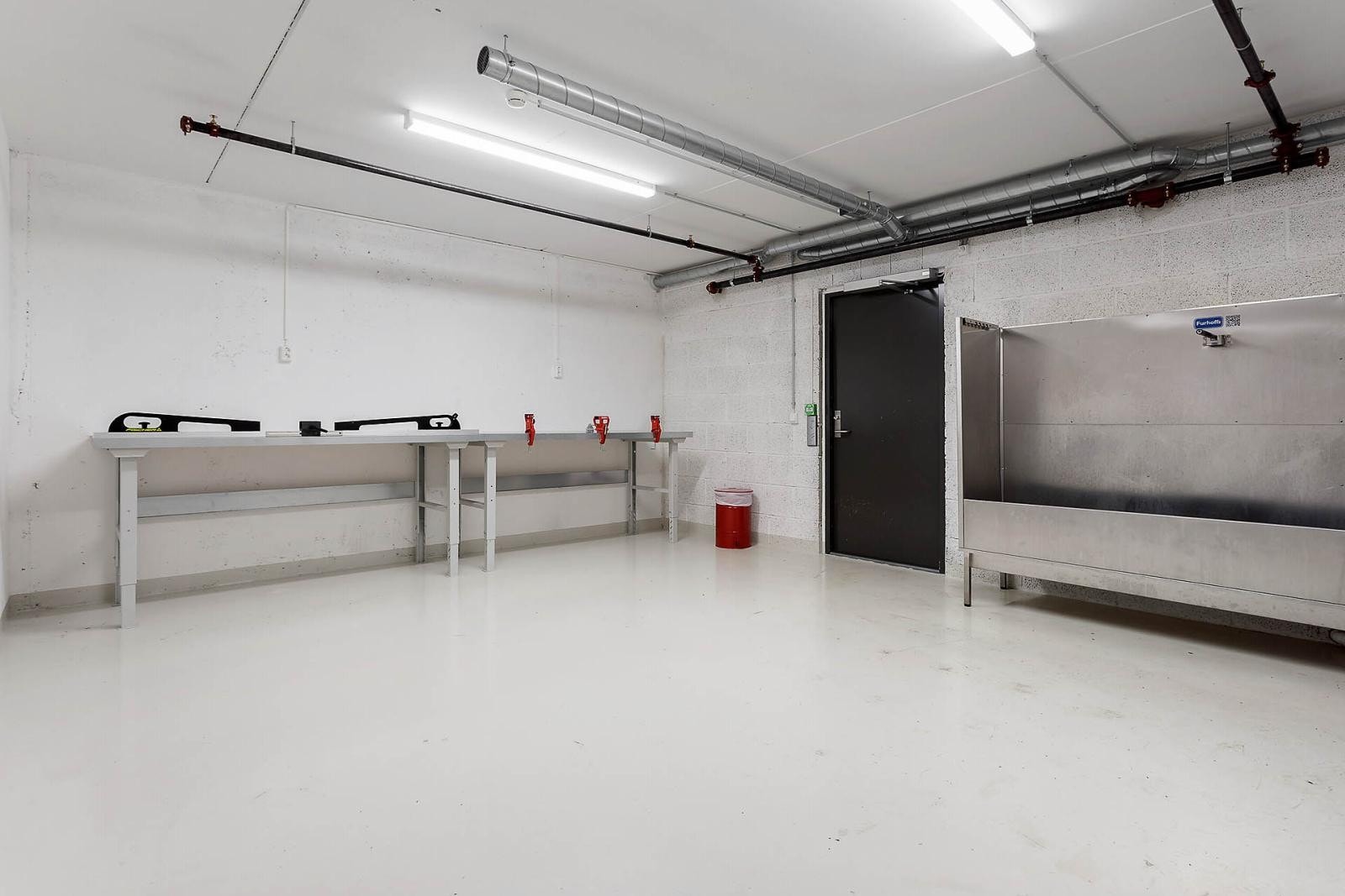 Sykkelvask og smørebenk i borettslaget. Galleribilde