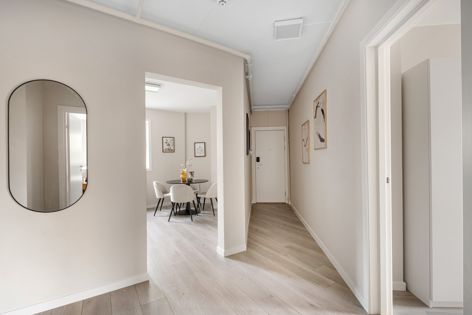 Gangen er knutepunktet til samtlige rom i leiligheten. Galleribilde