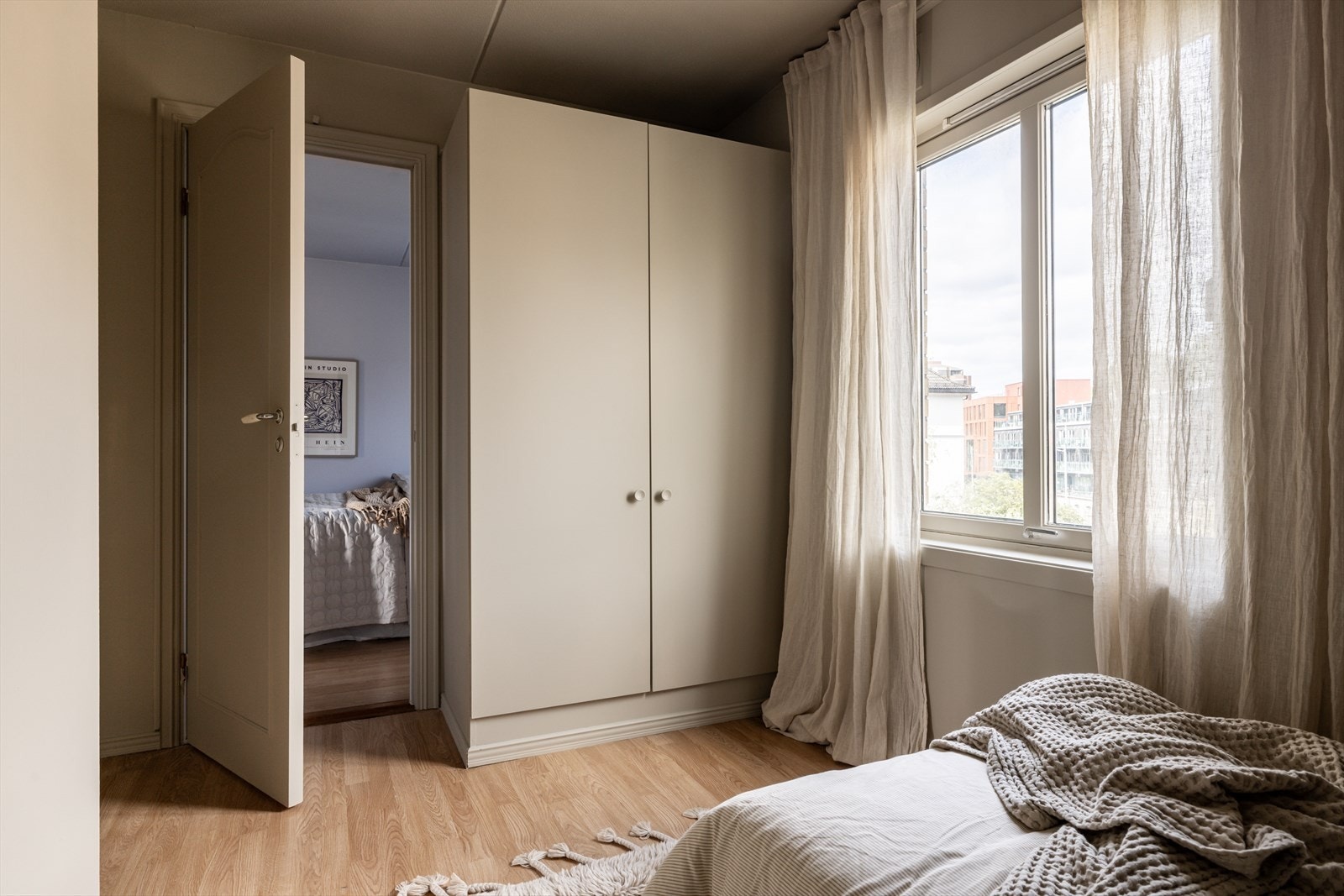 Rommet har mange bruksmuligheter og kan brukes som f.eks barnerom eller kontor. Galleribilde