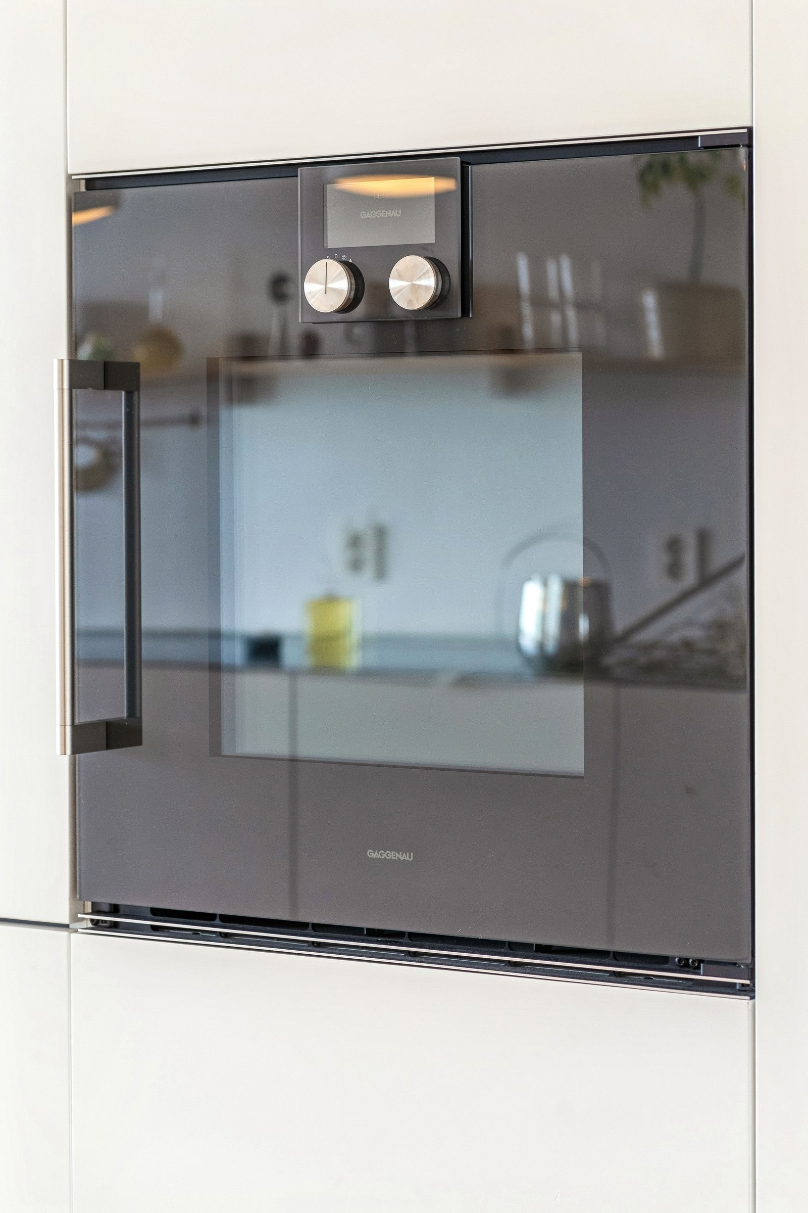 ...men den sidehengslete stekeovnen har pyrolysefunksjon og kan rengjøre seg selv! Galleribilde