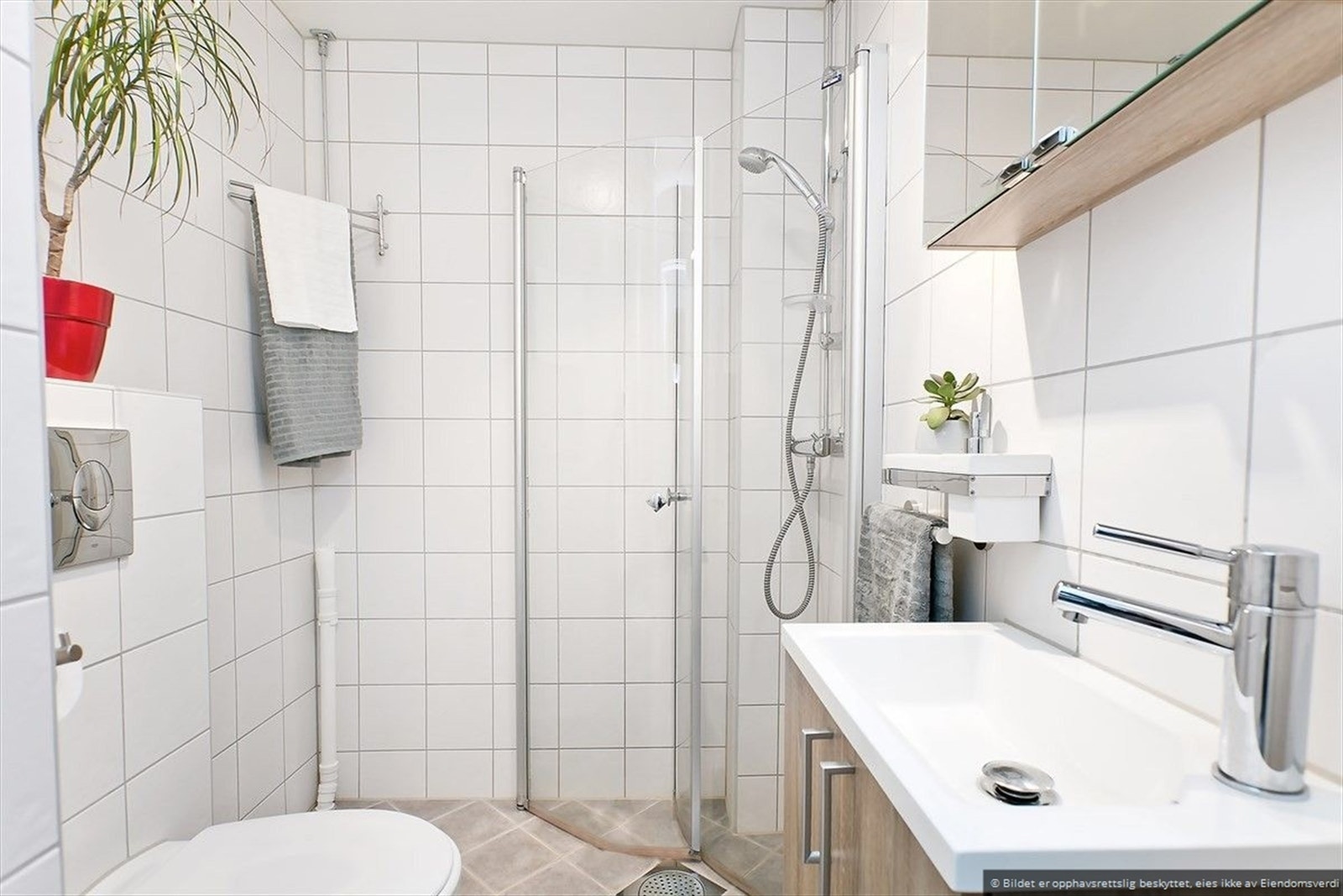 Pent flislagt bad. Galleribilde