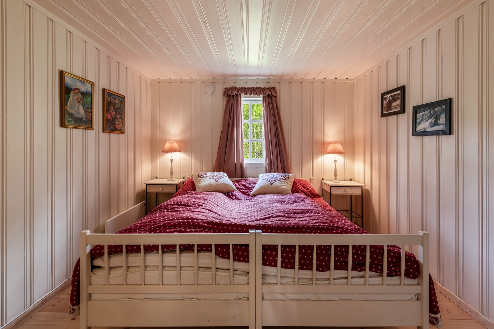 Hytten har tre fine soverom Galleribilde