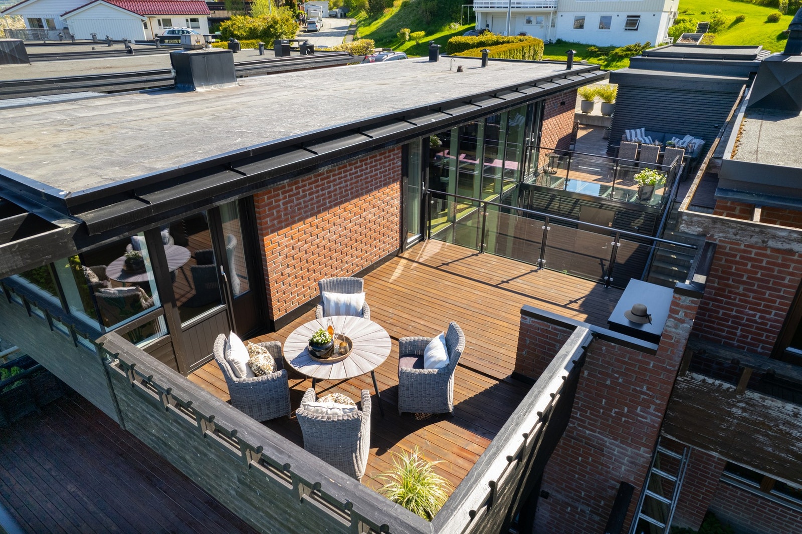 Boligen har et samlet terrasseareal på hele 138 kvm. Galleribilde