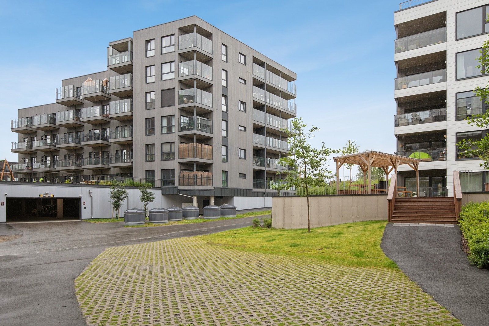 Døliringen 35 ligger i det populære og moderne boligområdet Vestbyen, vest for Jessheim sentrum. Galleribilde