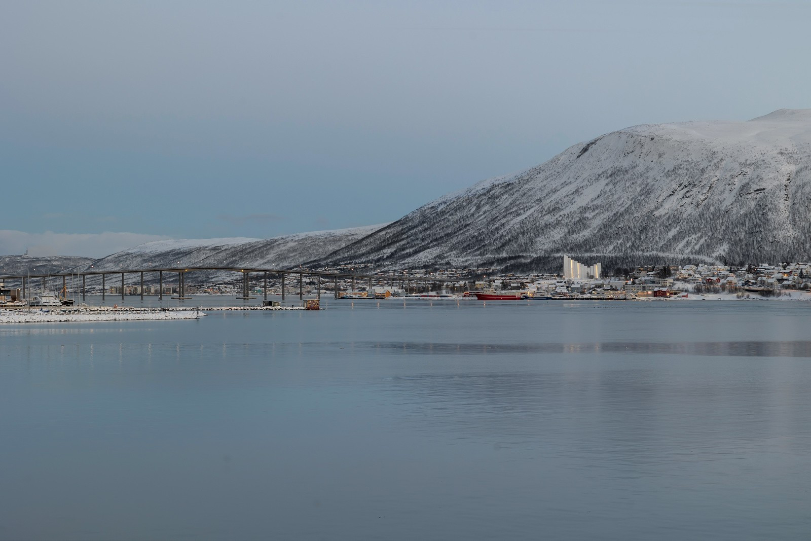 Her har du fantastisk utsikt mot Ishavskatedralen og Fjellheisen.