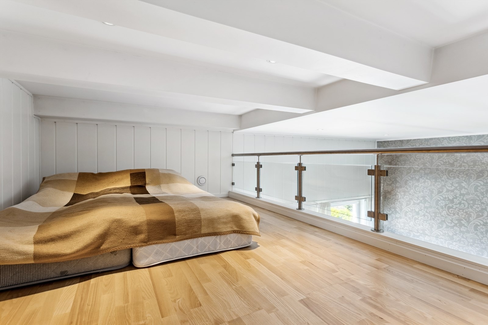 Via en stige har du tilgang til en hems som gir ekstra lagringsplass. Galleribilde