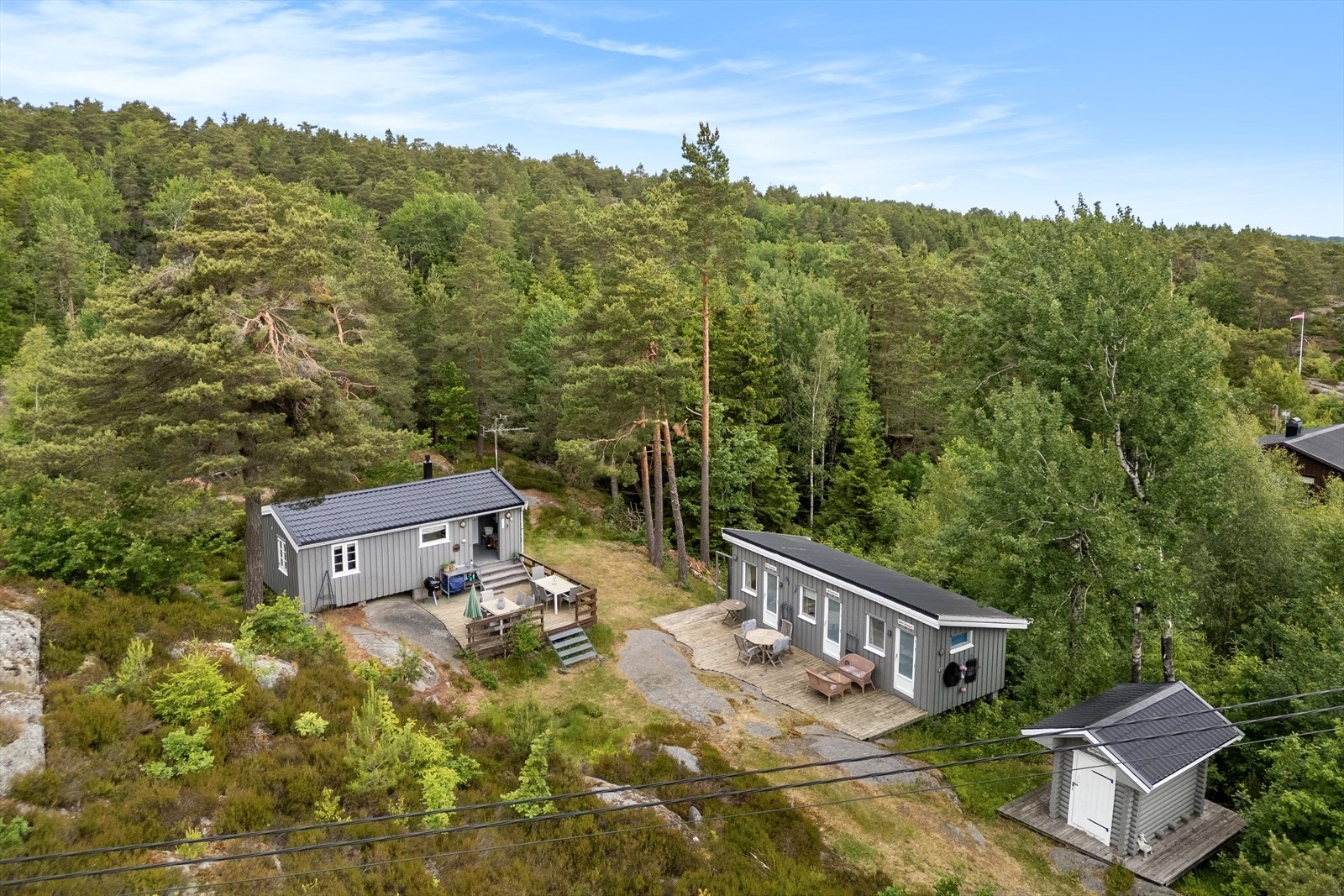 Innholdsrik eiendom bestående av hytte, anneks og bod Galleribilde