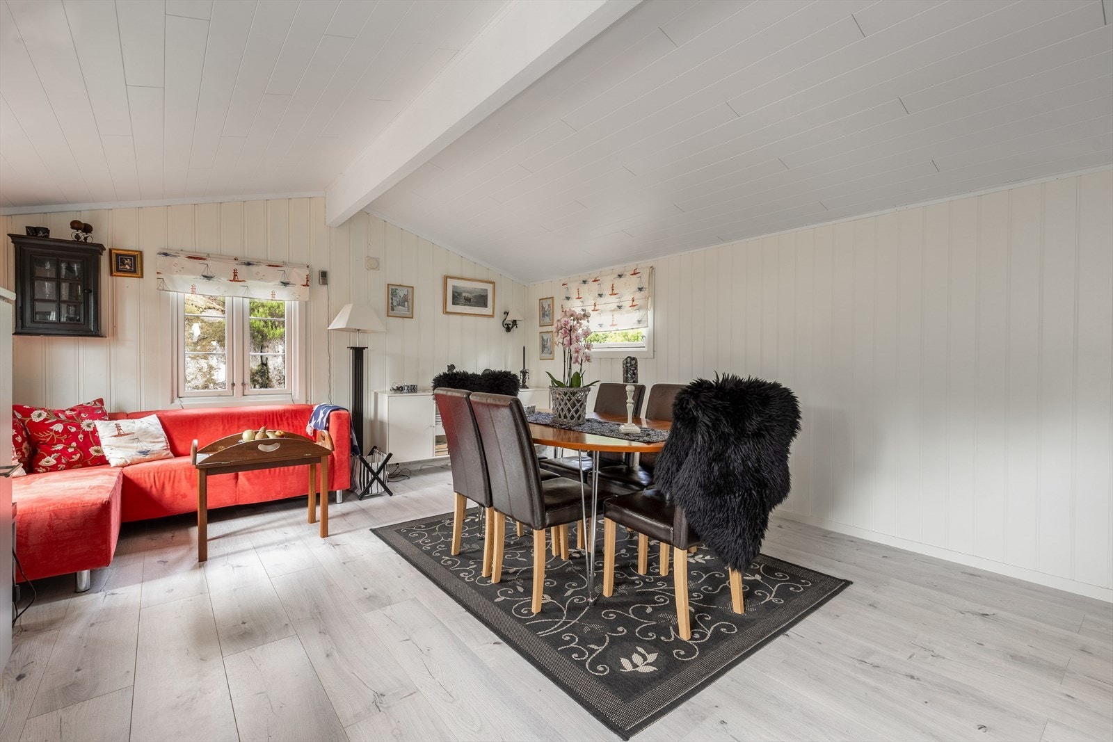 Sofakrok og spisesone Galleribilde