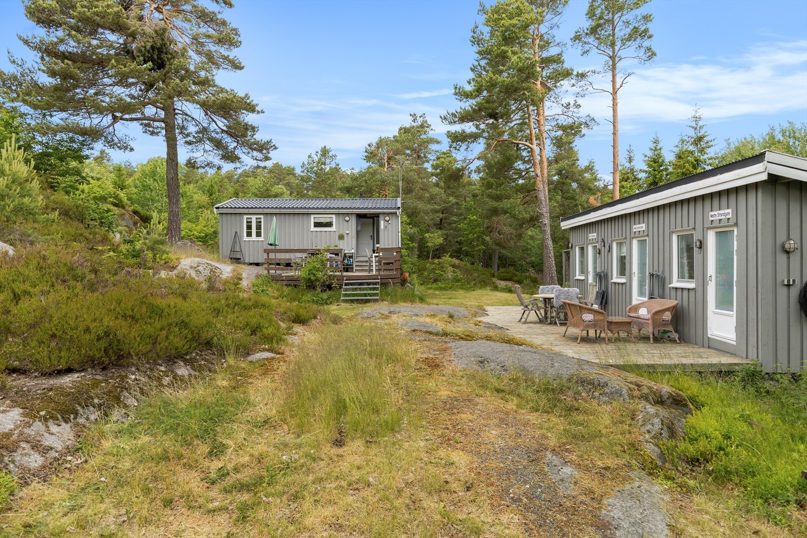 Fint beliggende og usjenert fritidseiendom med nærhet til sjøen Galleribilde