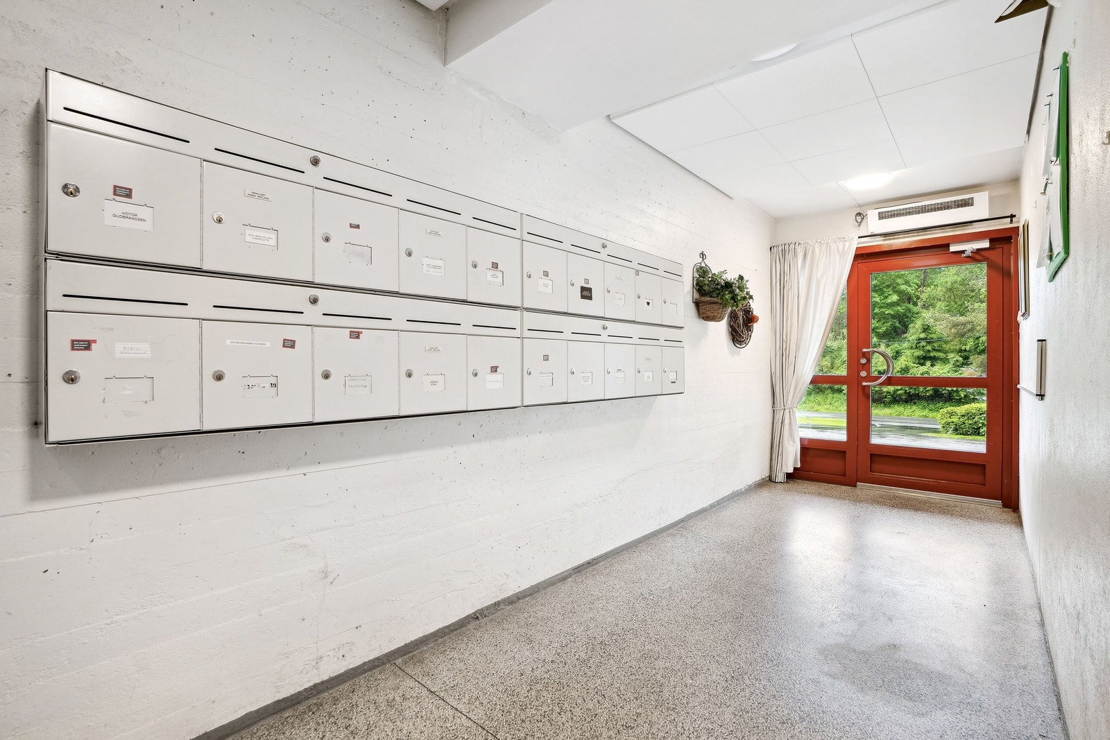 Postkasse/ Hovedinngang 2 Galleribilde