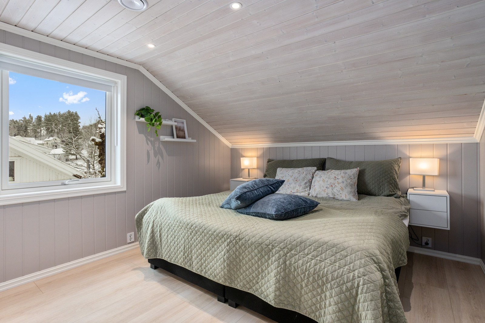 Det er totalt 5 soverom i boligen. Galleribilde