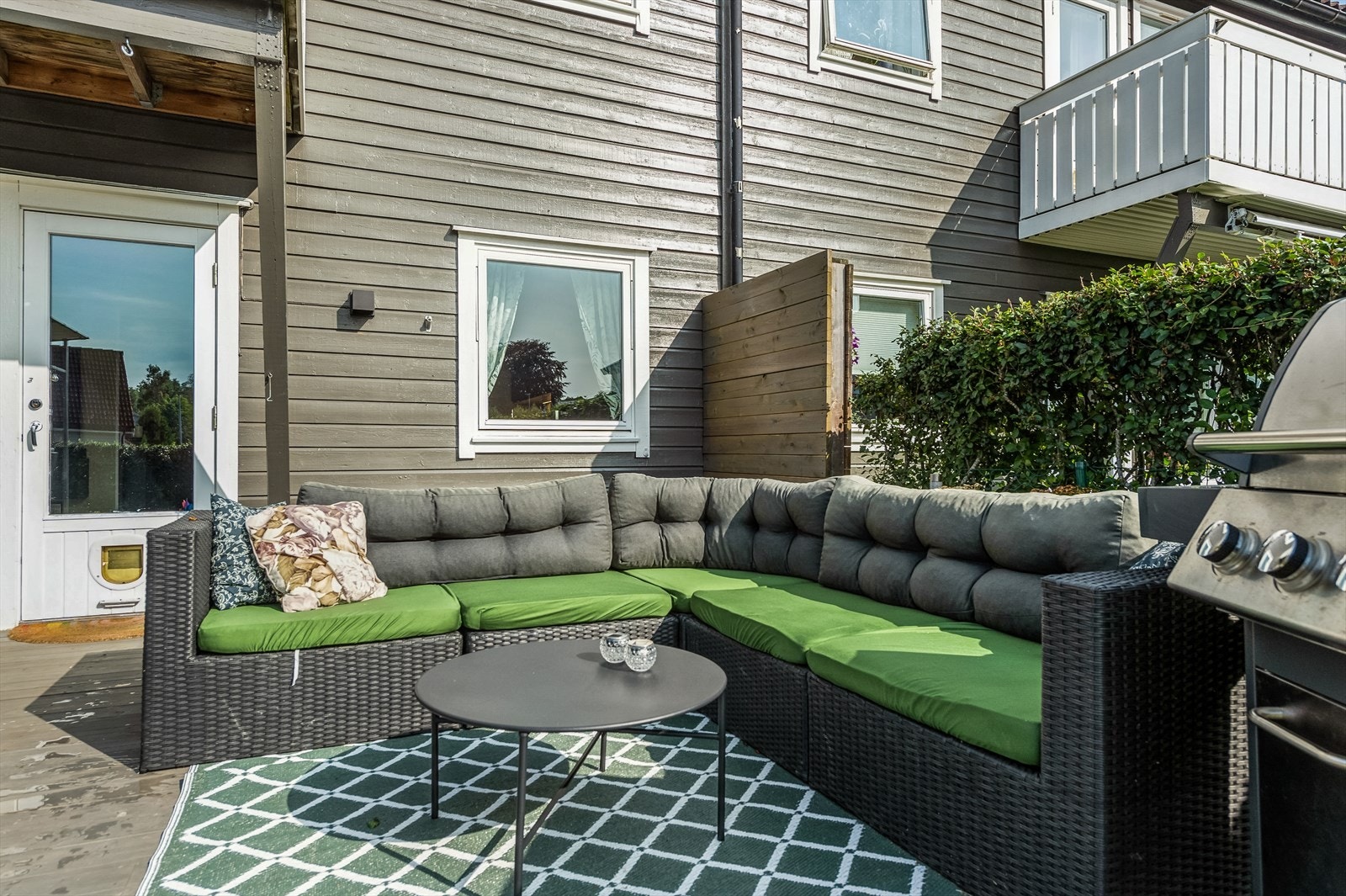 Her kan sommeren og solen nytes! Vi gjør oppmerksom på at bildet er tatt i regi av tidligere salg. Galleribilde