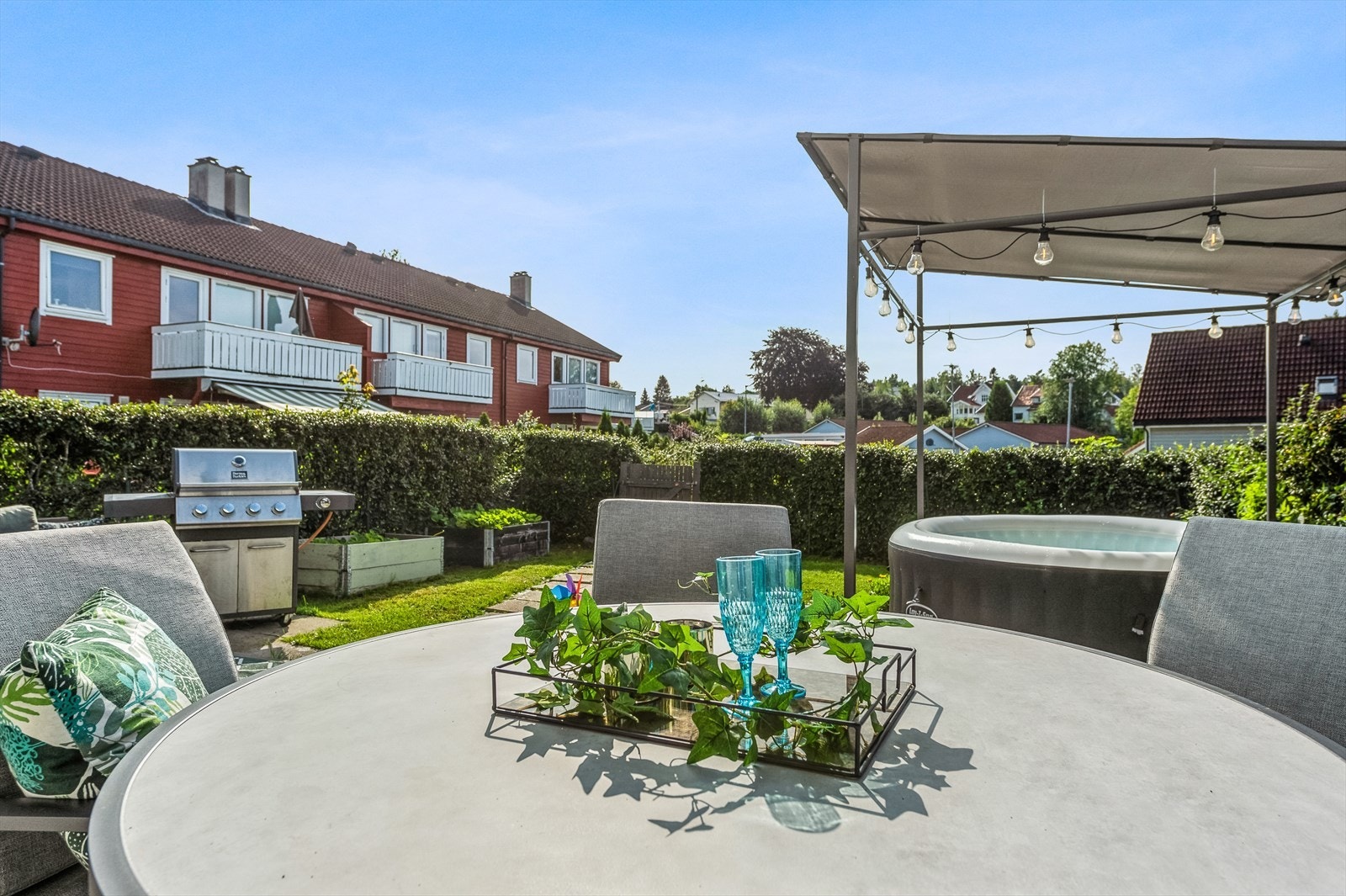 Detaljbilde fra uteområdet. Vi gjør oppmerksom på at bildet er tatt i regi av tidligere salg. Galleribilde