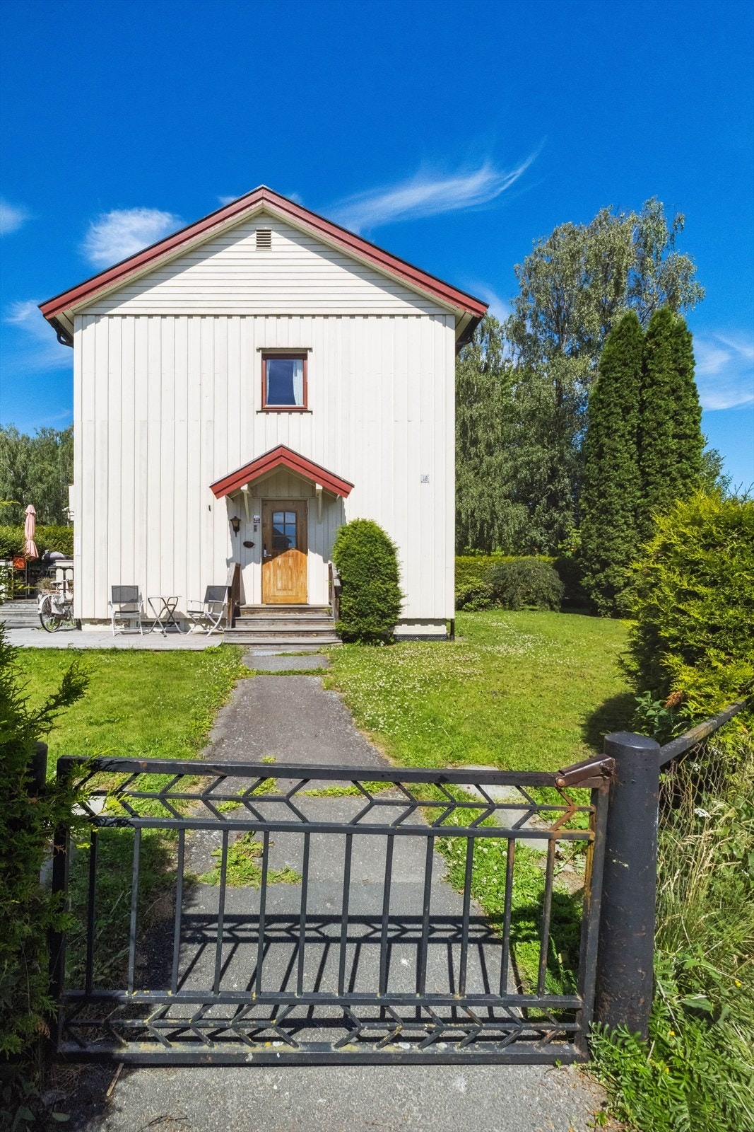 Med leiligheten følger parkeringsplass i garasje. Galleribilde