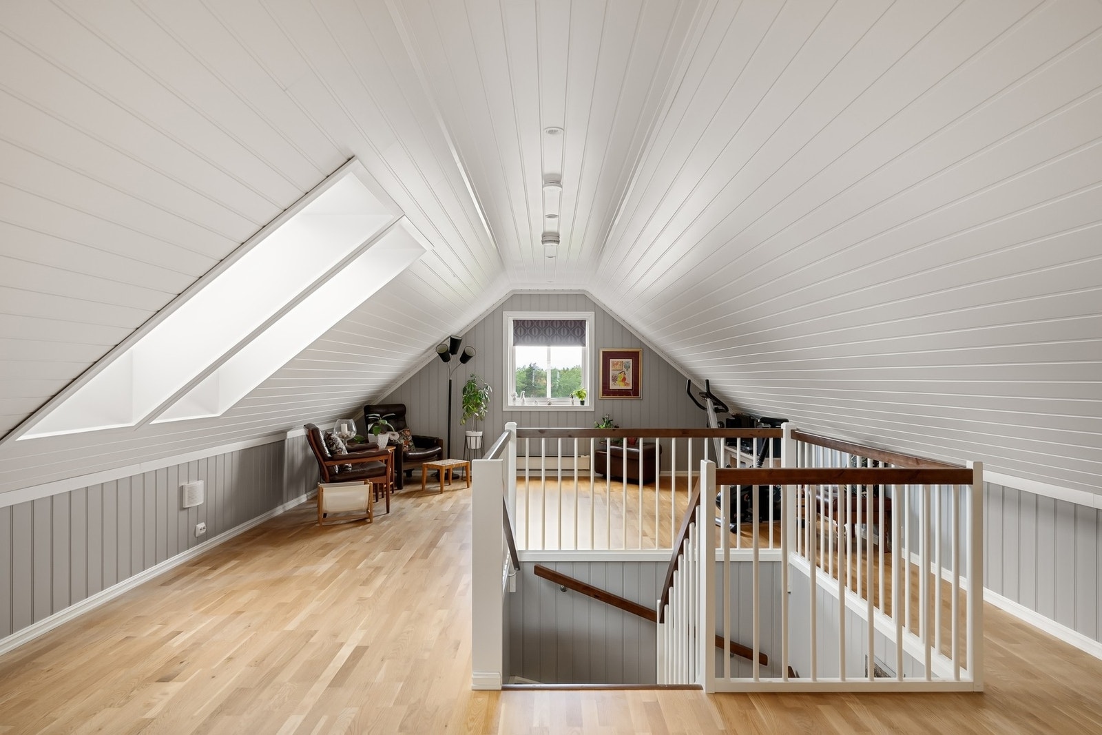 Trivelig loftstue - perfekt for barna/ungdommen i hus Galleribilde