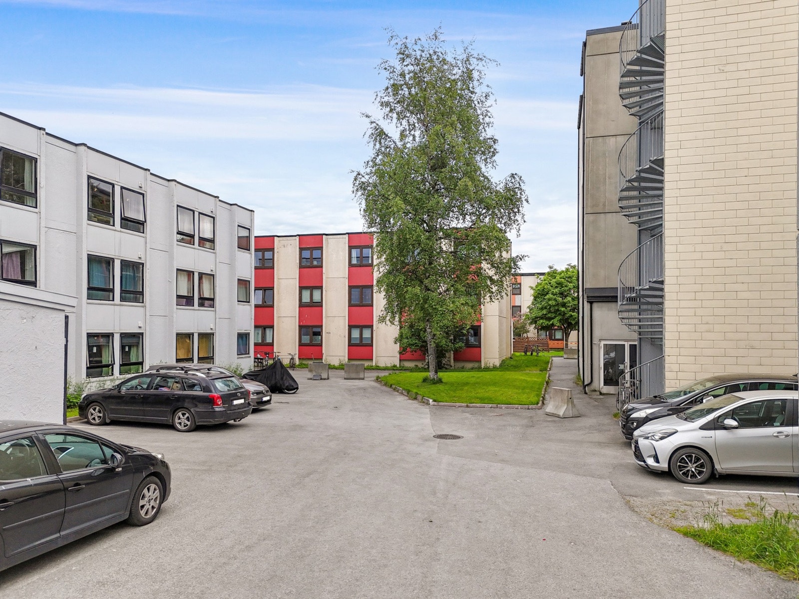 Parkering på felles oppstillingsplass. Galleribilde