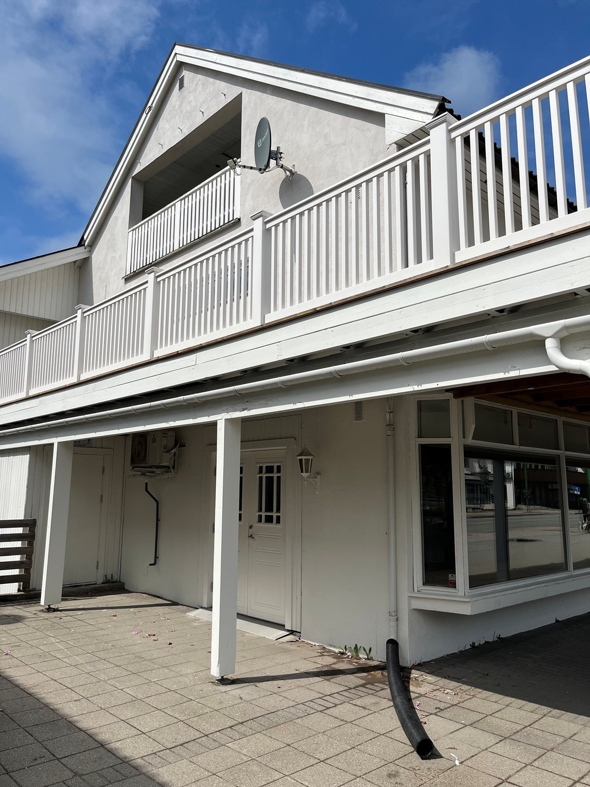 Fasaden sett fra byggets' sørside. Galleribilde