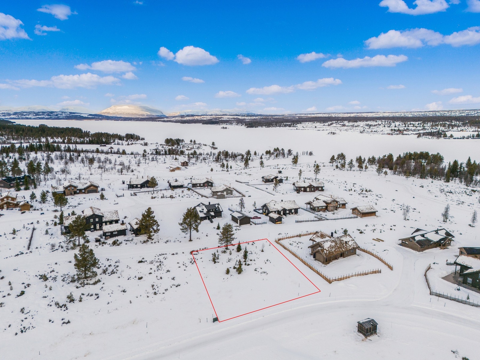 Gåavstand til alpinanlegg på vinteren og badeplass på sommeren. Galleribilde