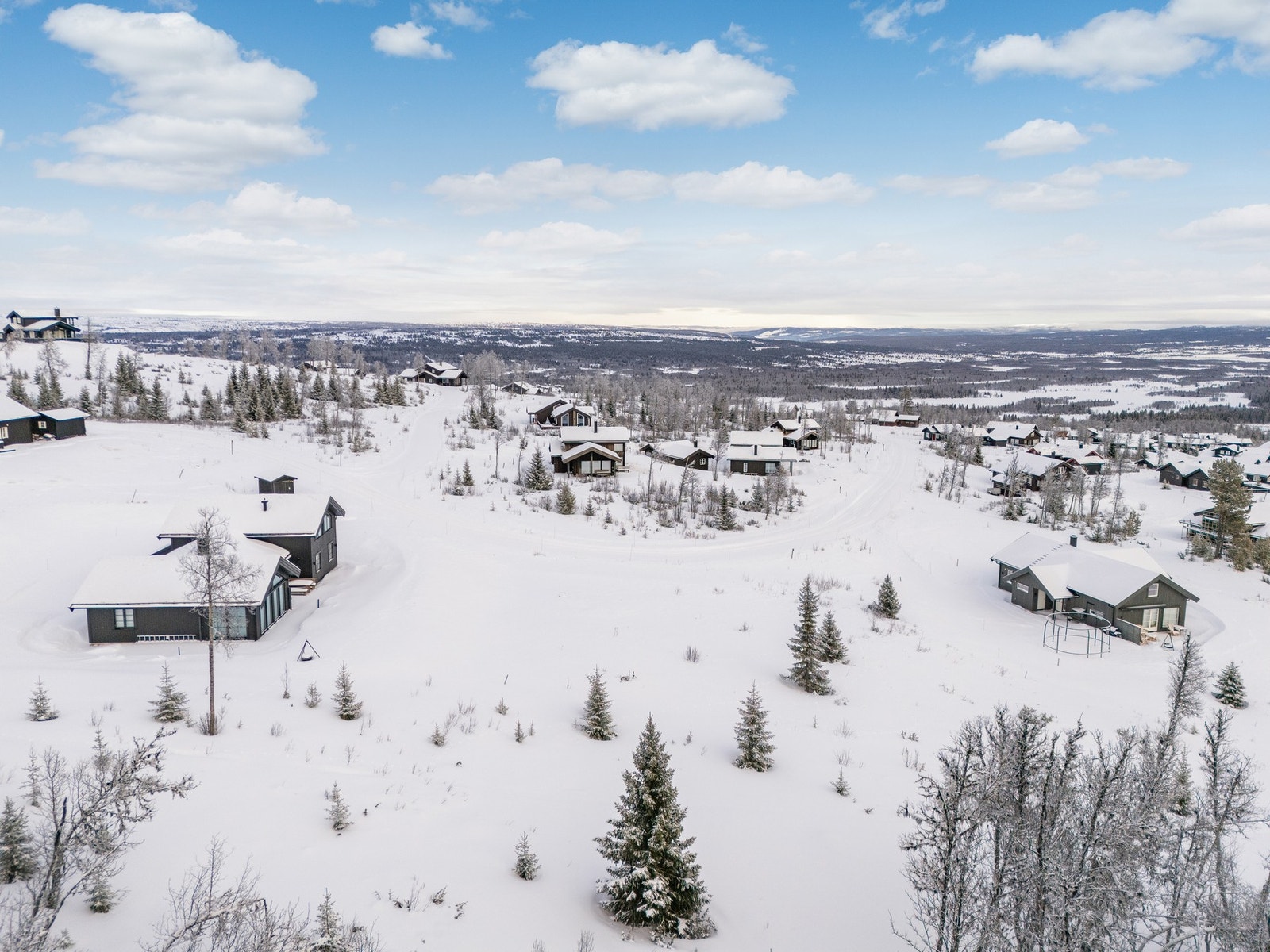 her kan det bygges en hytte med tillatt bruksareal opp til 275 kvm Galleribilde